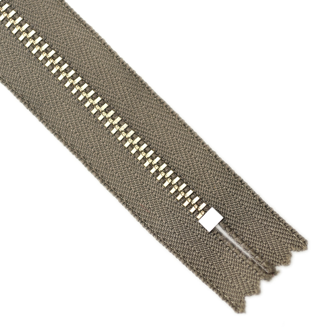 YKK METAL CLOSED-END ZIP NO.4.5 NICKEL COL 565