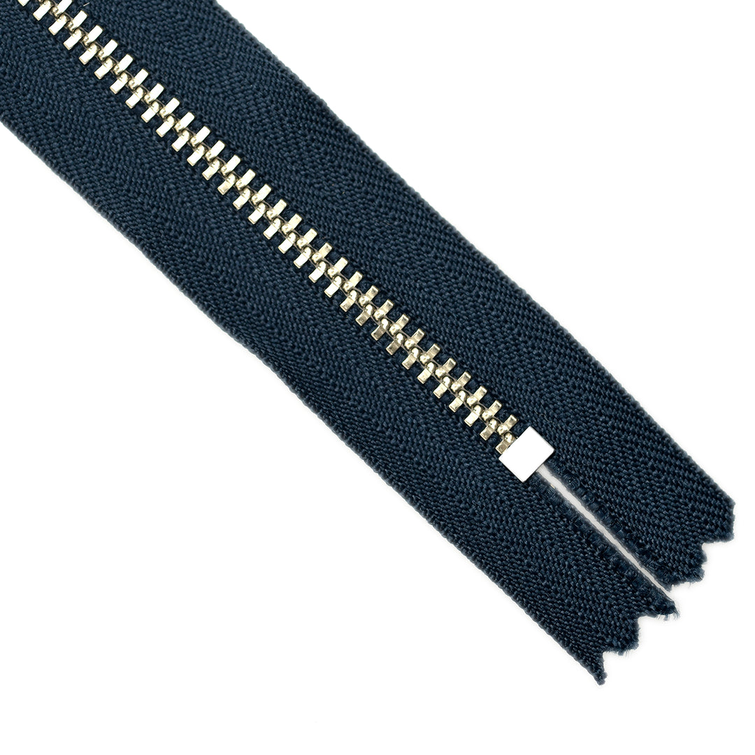 YKK METAL CLOSED-END ZIP NO.4.5 NICKEL COL 560 NAVY