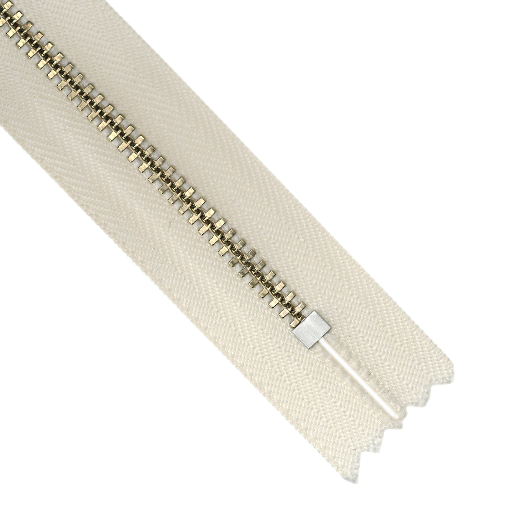 YKK METAL CLOSED-END ZIP NO.4.5 NICKEL COL 841 IVORY